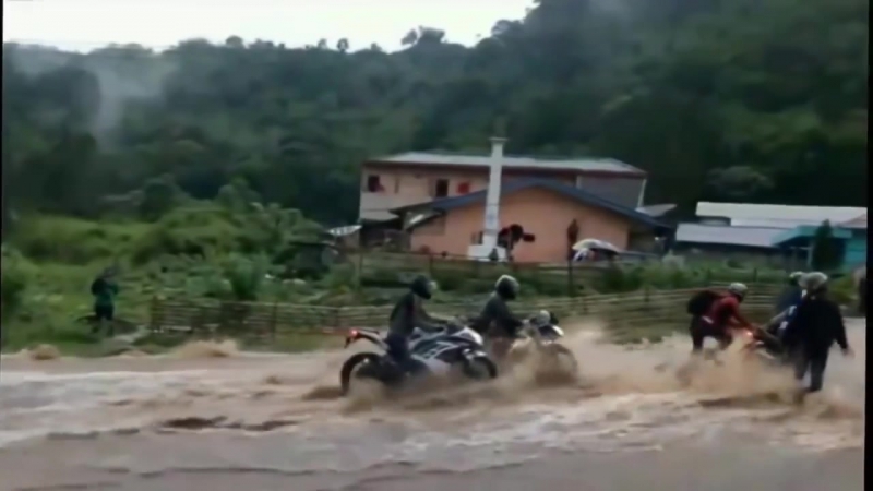 460 индонезия дождь сель 15 мая 2016