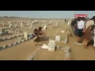 شاهد مشاهد حصرية لمقابر المرتزقة بمركز الموسم السعودي قبالة جبهة ميدي 19 06 2018 أعيادنا جبهاتنا يد تحمي ويد تبني اليمن ye