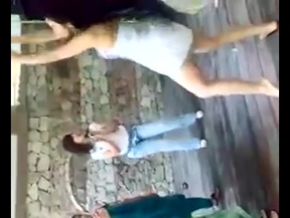 Завел в лес и дал телке в рот горловой миньет на природе порно 1