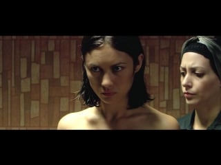 Ольга куриленко (olga kurylenko) голая в фильме «стены» (2009)