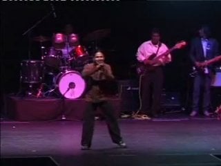 Kailash kher sings piya re piya re (live on stage in auckland)