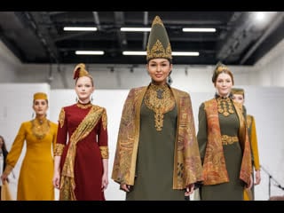 Показ «театр национальных костюмов»