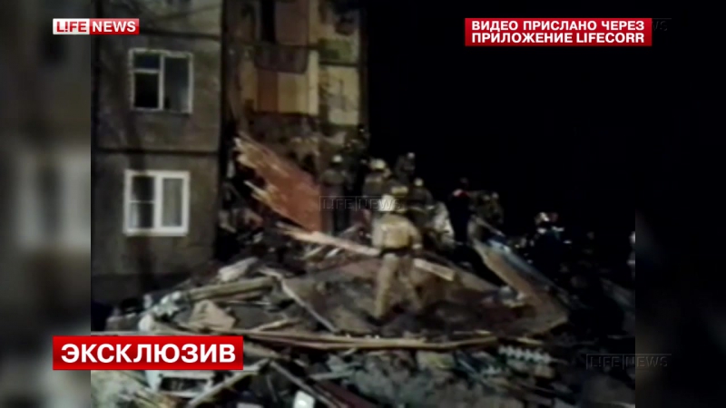 Из под завалов обрушившегося дома извлекли тело первого погибшего