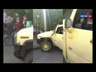 Владелец hummer протаранил машину с молодые за сделанное ему замечание россия 2