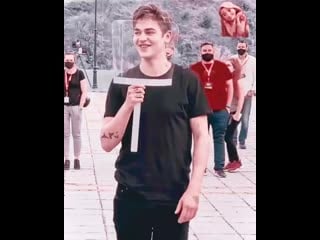 Хиро с фанатами