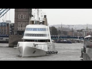 Luxury couples £225million superyacht glides through thames