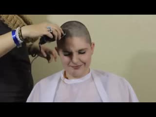 This sexy girl shaved her head bald