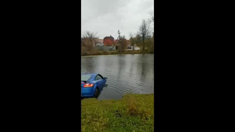 Пролетели на машине по воде