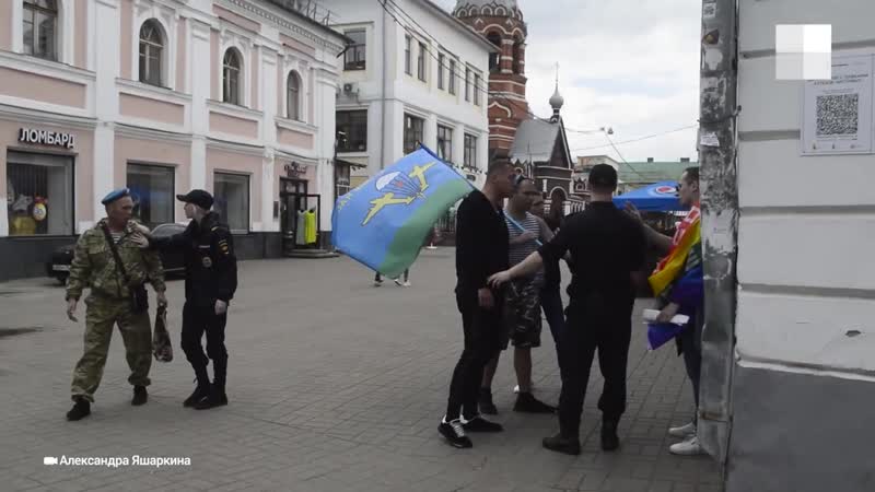 10 десантников vs 1 гей