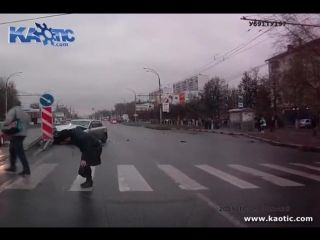 Pedestrians gets brutally hit on a russian crosswalk