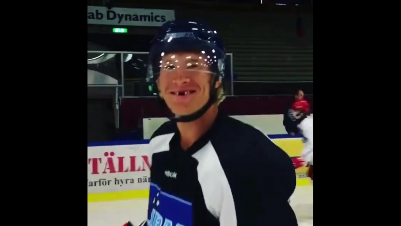 Выбили зубы 😁