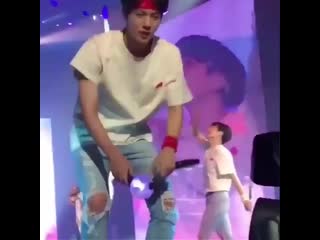 I'd fainted if im the one whos behind the camera tho, that lejindary kiss i