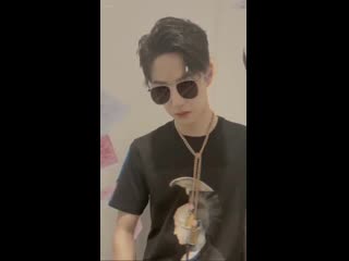 Wang yibo (王一博) of uniq [yiboupdate at tiktok：poker to boom the street ]