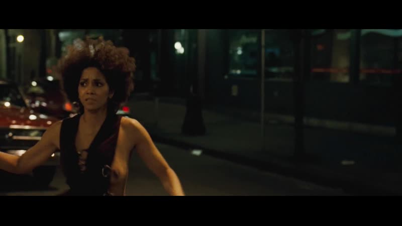 Холли берри (halle berry) голая в фильме «фрэнки и элис» (2009)