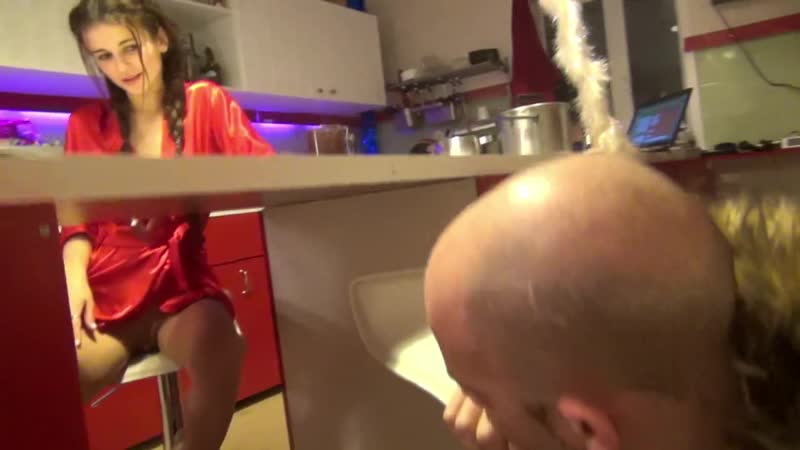 Секс муж застукал жену с другим - порно видео на rebcentr-alyans.ru