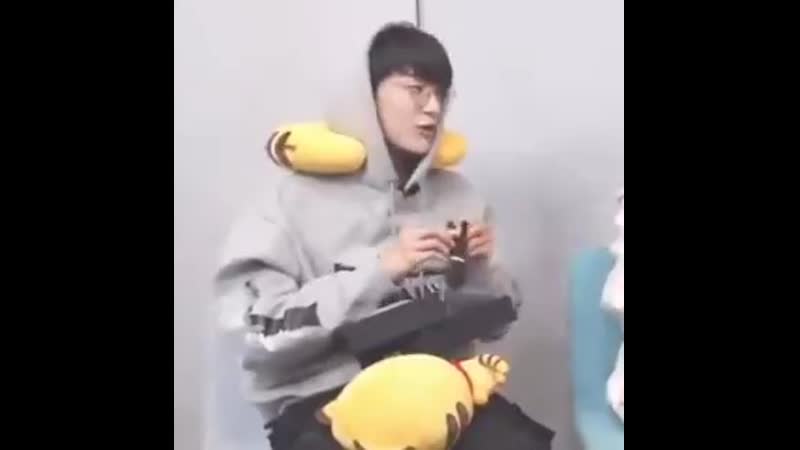 Chenle was explaining how to use the prize to jeno look at how jeno replied to chenle