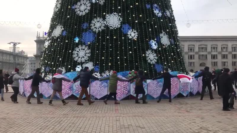 Карагод на кастрычніцкай плошчы