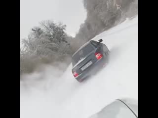 Тихо едим суетим а потом идём дрифтим