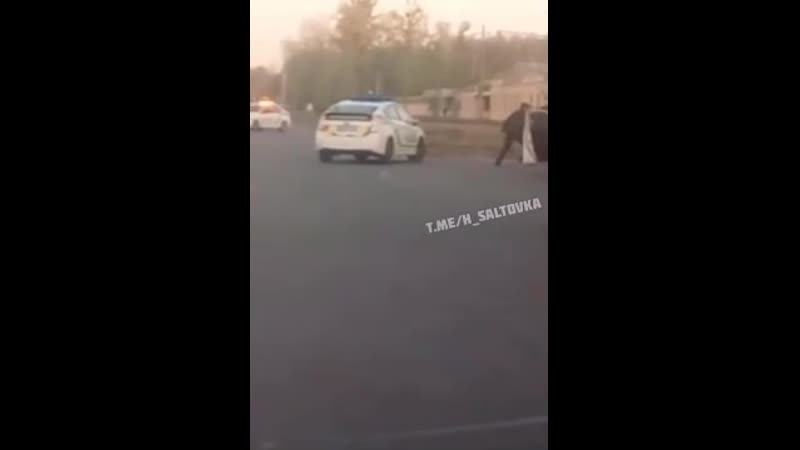 Голая суицидница в харькове кошмарит полицейских