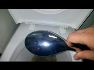 Прочистка унитаза бутылкой pepsi