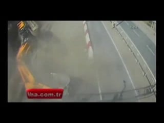 Бульдозер свалился с обрыва