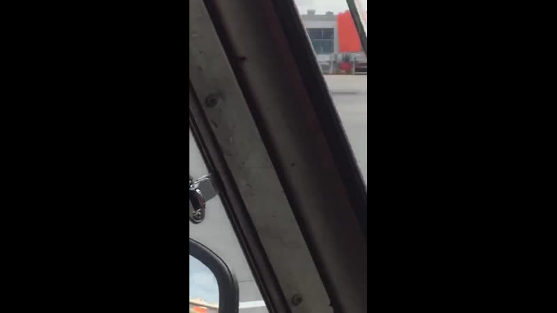 Заебало его все выспаться не дают со своими перелетами