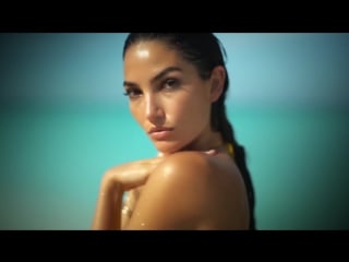 Lily aldridge is as hot as the sun on turks caicos irresistibles sports illustrated swimsuit