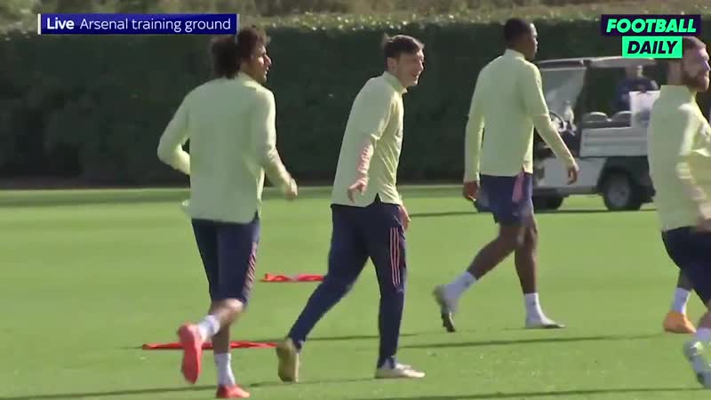 Mesut özil in training today [@footballdaily]