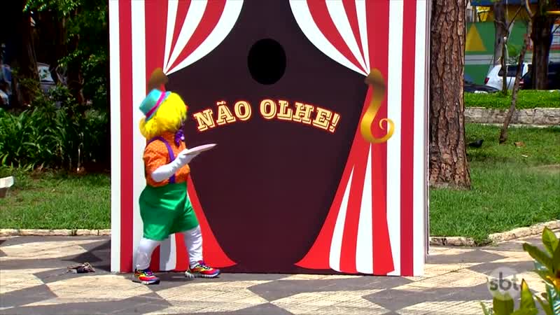 Клоуны в будке (скрытая камера)