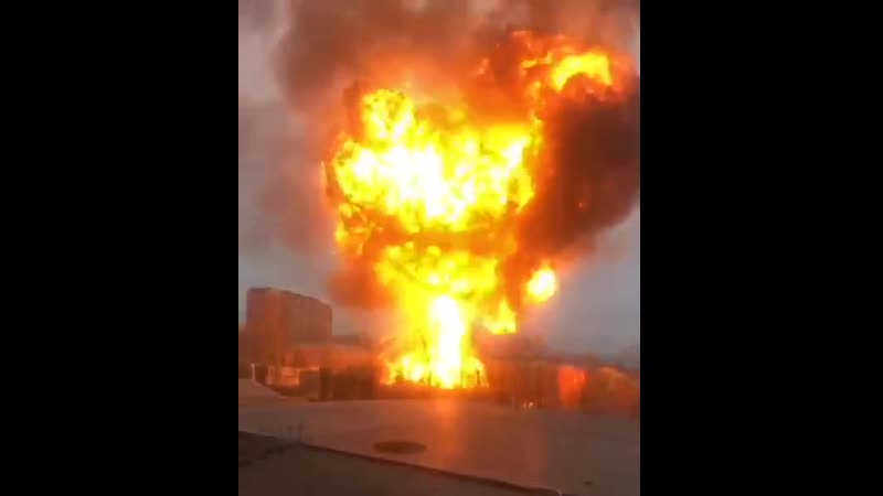 В москве загорелся склад с газовыми баллонами очевидцы сообщают о взрывах