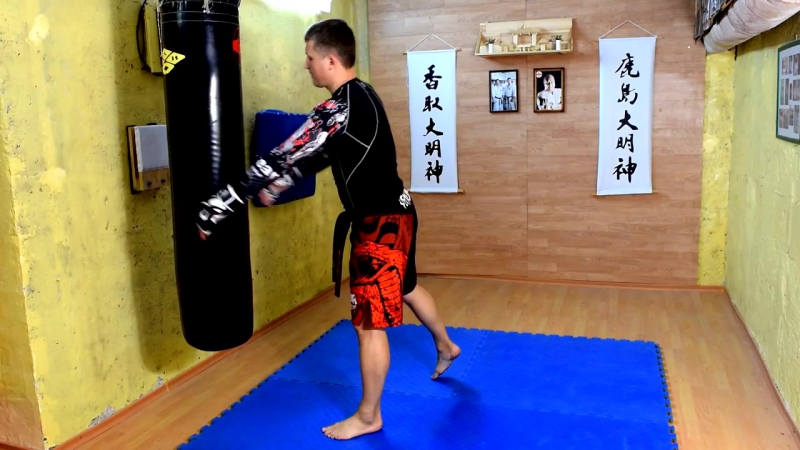 Удары на крест рука нога прямой лоу кик киокушин каратэ муай тай mma kyokushin karate ufc venum