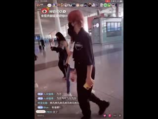 Linfan getting lost because the staff guided her wrongly she told the staff listen to them the fans they are correct