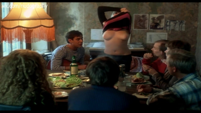 Дарья уткина топлес в фильме "мне не больно" (2006, алексей балабанов)