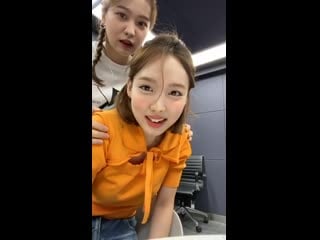 200527 nayeon @ yeri’s ig live