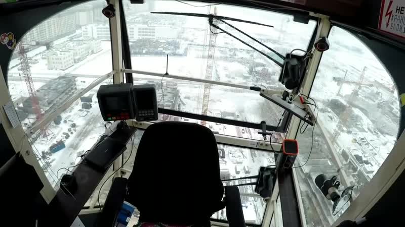 Как крановщик поднимается на кран how does a crane operator climb a tower crane