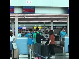 200110 yonghwa at tan son nhat airport vietnam back to korea 2