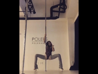 Exotic pole dance bada poledancer!