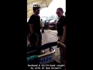 Жена застала мужа с любовницей, а он её при этом избил wife caught cheating husband at airport