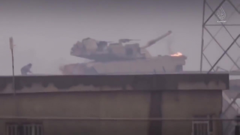 Попадание в abrams из рпг 7 (сирия, ирак, игил, рпг, абрамс, броня, взрыв, попадание, танк, m1a1, террористы)