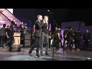 Paul mccartney inducts ringo starr to the rock and roll hall of fame