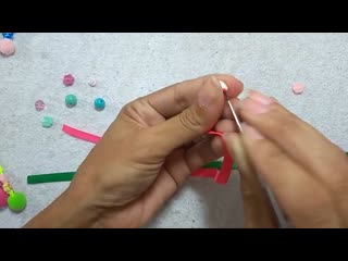 Laço gravatinha com penduricalhos de verão