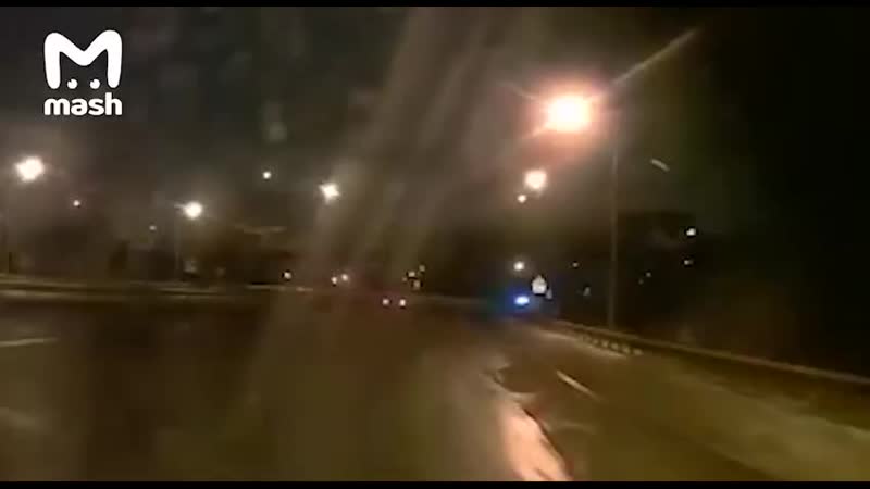 Тут появилось видео, как вчера в оренбурге рухнул автомобильный мост