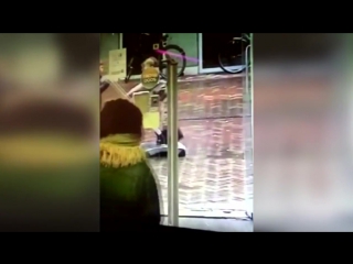 Втащил корешу случайно (огого видео)