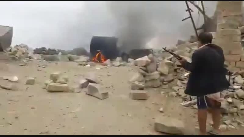 حجة حجور شاهد ابطال المقاومة الحجورية في العبيسة بمديرية كشر يحرقون مدرعة للمليشيات الحوثية الانقلابية الأيرانية