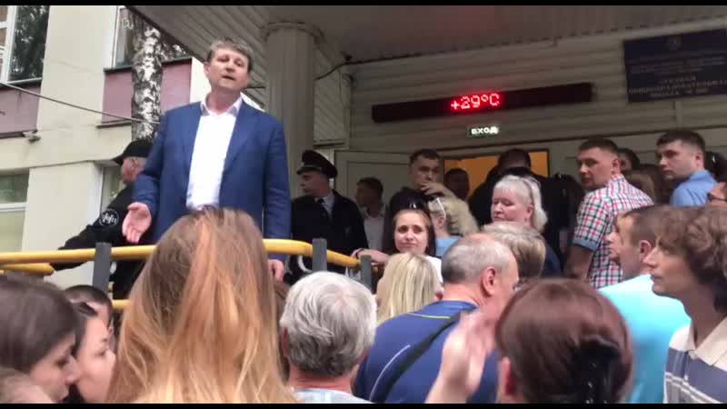 В алтуфьево проходят слушания по реновации, но на них никого не пускают