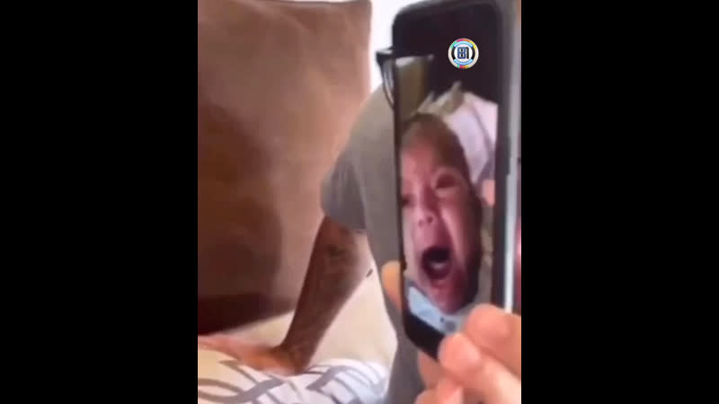 Папа показывает дочери видео, как она истерит и плачет по ночам