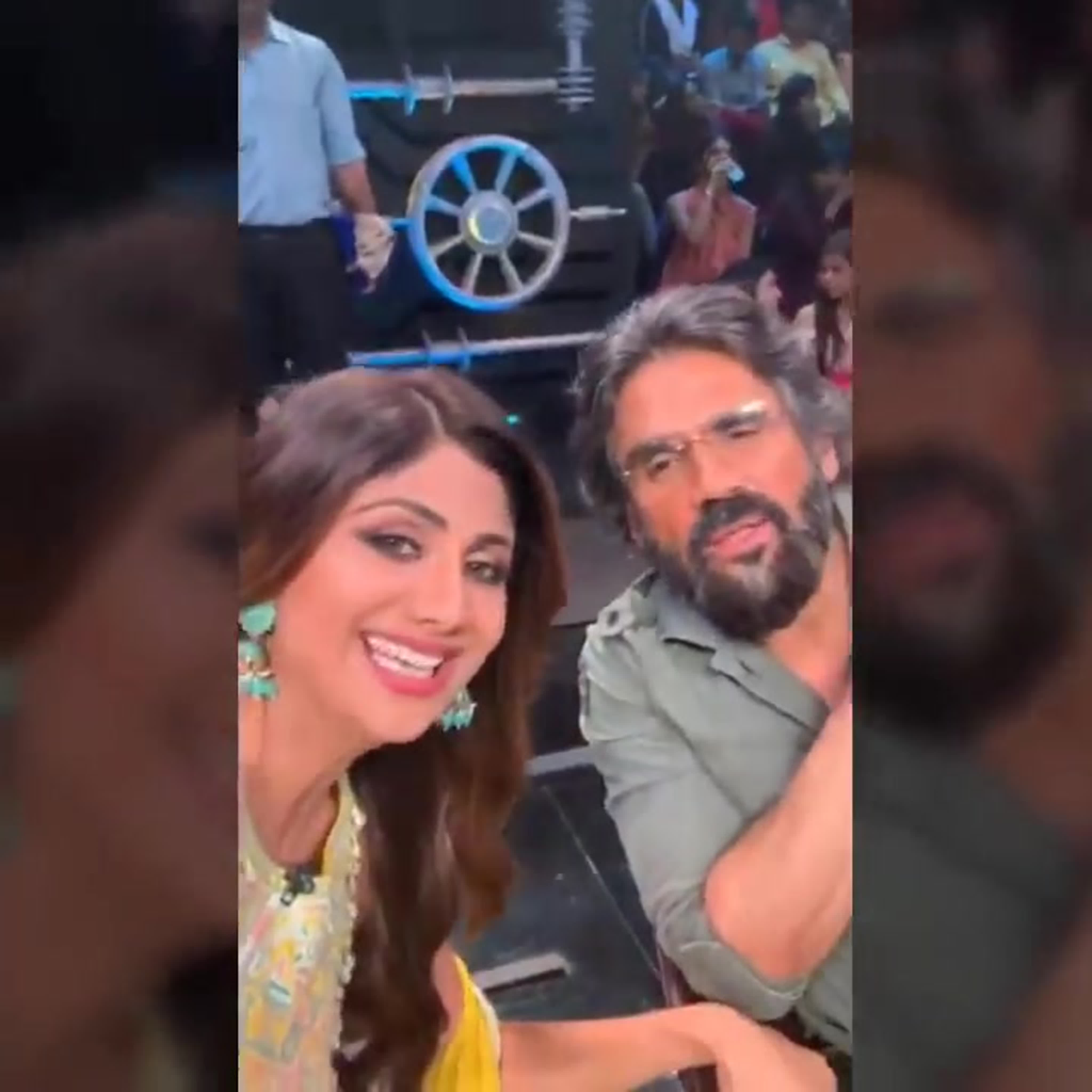 Shilpa shetty bonding with ex sunil shetty after 20 years at her dance show  - BEST XXX TUBE