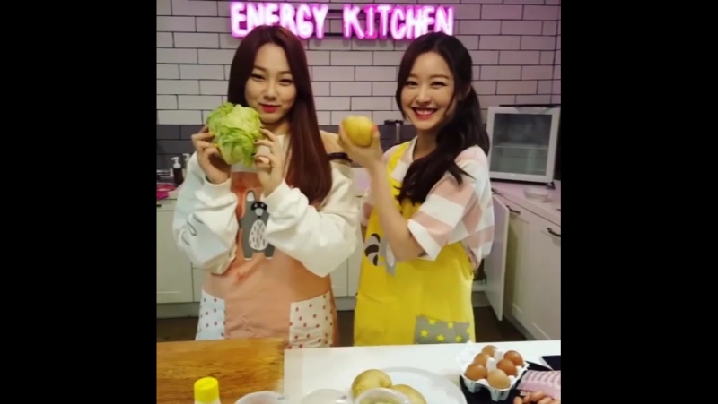 [ig] 170418 gu9udan미미분식을 앞두고 두근두근 설레는 마음을 표현중인 귀여운 미자매👭 #구구단 #미미분식 #미자매 #미미 #미나 #감자미미 #양상추미나 #두근두근 #쒜킷쒜킷💃