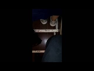 Симпатичная женщина в чёрных трусах под платьем