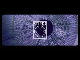 Kaltak bir dikni oyoq osti qiladi va topiqlari bilan toplaydi